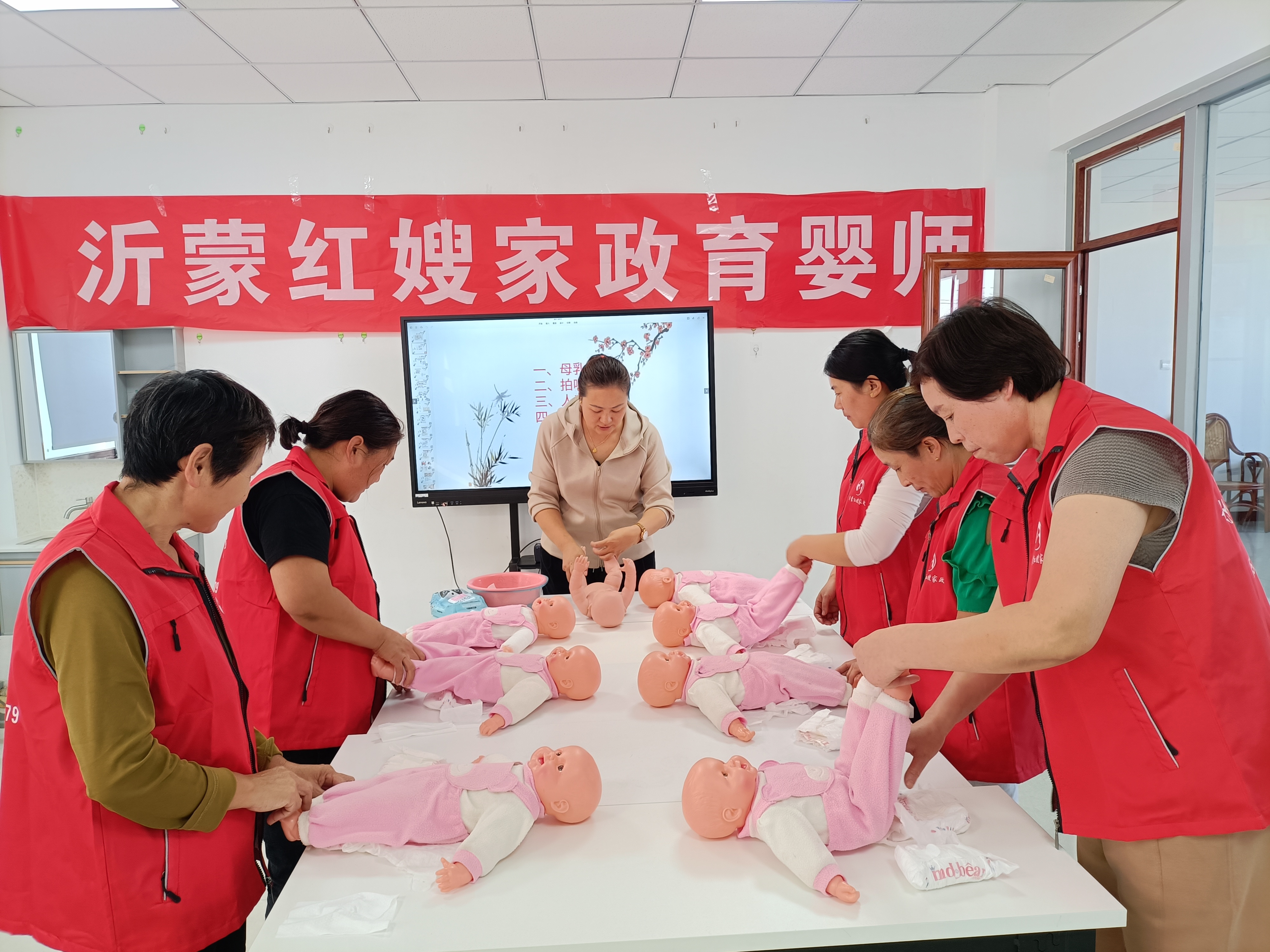 沂南县剑桥职业学校育婴师培训实操课堂